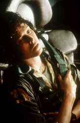 Ian Holm, Sigourney Weaver - постеры и промо стиль к фильму "Alien (Чужой)", 1979 (70хHQ) 0CBlQ2jg