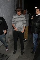 Andrew Garfield - Andrew Garfield & Emma Stone - Leaving an Arcade Fire concert in Los Angeles - May 27, 2015 - 108xHQ 0Ph9aBqF