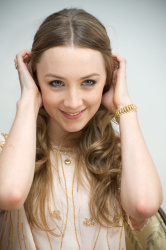 Saoirse Ronan - The Lovely Bones press conference portraits by Vera Anderson (Los Angeles, December 4, 2009) - 8xHQ 0c5Zx8Yk