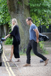 Jude Law - steps out with new love Phillipa Coan - May 30, 2015 - 18xHQ 0jpe3VIy