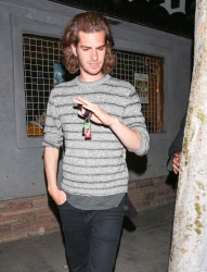 Andrew Garfield - Andrew Garfield & Emma Stone - Leaving an Arcade Fire concert in Los Angeles - May 27, 2015 - 108xHQ 0xS0VAEm