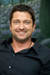 Gerard Butler - Gerard Butler - The Ugly Truth press conference portraits by Vera Anderson (Beverly Hills, July 20, 2009) - 13xHQ 0zqAvSB8