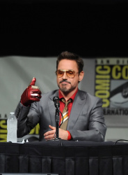 Robert Downey Jr. - "Iron Man 3" panel during Comic-Con at San Diego Convention Center (July 14, 2012) - 36xHQ 12Eb7y4C