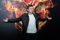 Josh Hutcherson - The Hunger Games: Mockingjay. Part 1 press conference portraits by Herve Tropea (London, November 10, 2014) - 10xHQ 13ObMezz