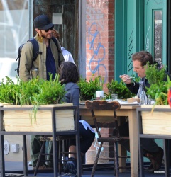 Jonah Hill - Jake Gyllenhaal & Jonah Hill & America Ferrera - Out And About In NYC 2013.04.30 - 37xHQ 1N4t7ys9