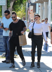 Rose McGowan - Out and about in LA, 17 января 2015 (30xHQ) 2IbZZdHi