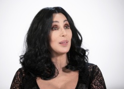 Cher - "Burlesque" press conference portraits by Armando Gallo (Los Angeles, November 15, 2010) - 7xHQ 3PY29GB2