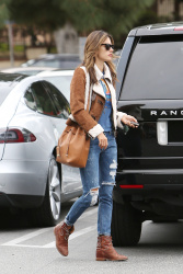 Alessandra Ambrosio - Out and about in Brentwood, 30 января 2015 (39xHQ) 3WGA2ewH