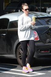 Lily Collins - Grabs a Health Drink in West Hollywood (2015.02.16.) (11xHQ) 3bEtGGHj