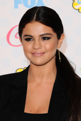 Selena Gomez - At the FOX's 2014 Teen Choice Awards, August 10, 2014 - 393xHQ 5EBcCNPp