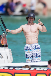 Mark Wahlberg - and his family seen enjoying a holiday in Barbados (December 26, 2014) - 165xHQ 6Da1hJDL