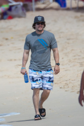Mark Wahlberg - and his family seen enjoying a holiday in Barbados (December 26, 2014) - 165xHQ 6rAIPp8M