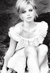Charlize Theron - Ellen von Unwerth Photoshoot 1999 - 8xHQ 8P39GV5f