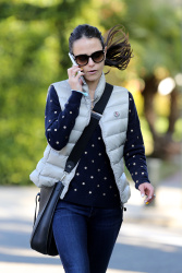 Jordana Brewster - Out and about in Brentwood, 3 января 2015 (10xHQ) 8lZzgVfL