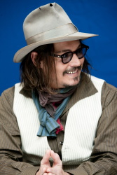 Johnny Depp - "The Tourist" press conference portraits by Armando Gallo (New York, December 6, 2010) - 31xHQ 9LmWuX6f