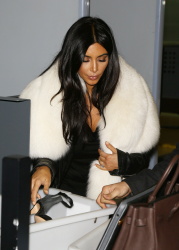 Kanye West - Kim Kardashian & Kanye West - At LAX Airport in Los Angeles, 7 января 2015 (68xHQ) BHWCVAPT