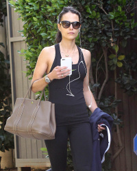 Jordana Brewster - Leaving the gym in West Hollywood (2015.02.11.) (16xHQ) CPufqlJq
