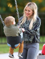 Hilary Duff - at Coldwater Canyon Park in Beverly Hills, 23 января 2015 (30xHQ) CR7WekJ8