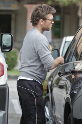 Sam Worthington - Sam Worthington - looks a bit exhausted as he shops for groceries at his local Pavilions in Malibu - April 24, 2015 - 11xHQ CiCLKi8P