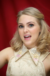 AnnaSophia Robb - The Carrie Diaries press conference portraits by Vera Anderson (New York, February 8, 2013) - 13xHQ CnJGNdvL