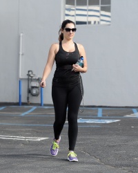 Kelly Brook - Leaving the Gym in Los Angeles, 9 января 2015 (44xHQ) Cyxgedlf