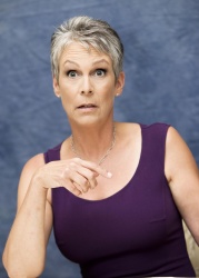 Jamie Lee Curtis - Jamie Lee Curtis - "You Again" press conference portraits by Armando Gallo (Los Angeles, August 28, 2010) - 8xHQ DTBFR8AD