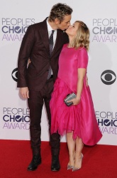 Kristen Bell - The 41st Annual People's Choice Awards in LA - January 7, 2015 - 262xHQ ElKUOZHv