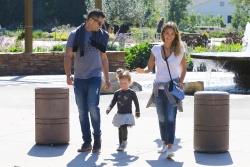 Jessica Alba - Jessica and her family spent a day in Coldwater Park in Los Angeles (2015.02.08.) (196xHQ) FAf9RE6f