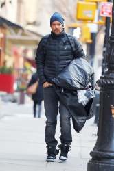Josh Duhamel - Josh Duhamel - is spotted out and about in New York City, New York - February 24, 2015 - 26xHQ FHUm8xUO