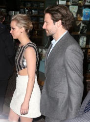 Jennifer Lawrence и Bradley Cooper - Attends a screening of 'Serena' hosted by Magnolia Pictures and The Cinema Society with Dior Beauty, Нью-Йорк, 21 марта 2015 (449xHQ) FbHrKFKm