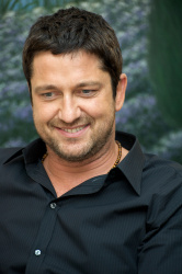 Gerard Butler - The Ugly Truth press conference portraits by Vera Anderson (Beverly Hills, July 20, 2009) - 13xHQ FvAHk6bC