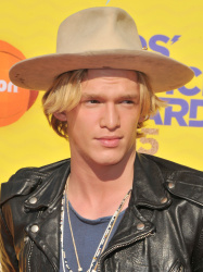 Cody Simpson - 28th Annual Kids' Choice Awards, Inglewood, 28 марта 2015 (52xHQ) GI0m9Gf1