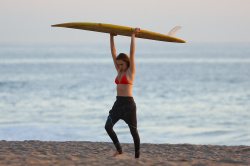 Cara Delevingne - Photoshoot candids in Malibu, 9 января 2015 (133xHQ) GLqvZMp6