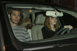 Andrew Garfield - Andrew Garfield & Emma Stone - Leaving an Arcade Fire concert in Los Angeles - May 27, 2015 - 108xHQ HH8V2wQR