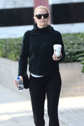 Jennifer Morrison - Out and about in LA, 7 января 2015 (13xHQ) HbcA1fFk