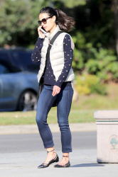 Jordana Brewster - Out and about in Brentwood, 3 января 2015 (10xHQ) J9rb2tFn