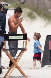 Zac Efron & Robert De Niro - On the set of Dirty Grandpa in Tybee Island,Giorgia 2015.04.28 - 103xHQ JA09EnHn