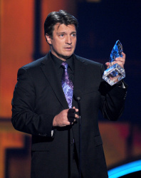 Nathan Fillion - Nathan Fillion - 39th Annual People's Choice Awards at Nokia Theatre in Los Angeles (January 9, 2013) - 28xHQ JhDTQSIT
