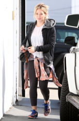 Hilary Duff - Out in Beverly Hills - February 19, 2015 (14xHQ) K539tRo3