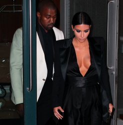Kim Kardashian and Kanye West - In New York, 8 января 2015 (42xHQ) K7uxHCRZ