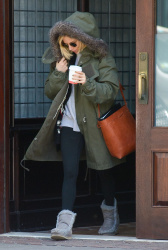 Sienna Miller - Out and about in New York City - February 11, 2015 (30xHQ) KDTsvtW2