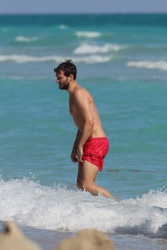 Jamie Dornan - At the beach with his girlfriend, Amelia Warner in Miami - January 17, 2013 - 25xHQ KiOmGEmT