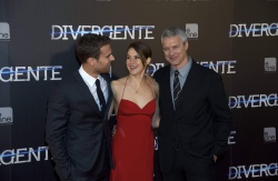 Shailene Woodley, Theo James - на премьере фильма 'Divergent' at Callao Cinema, Мадрид, 3 апреля 2014 (302xHQ) LIAjAAeJ