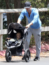 Josh Duhamel - Josh Duhamel - Out and about in Brentwood - May 9, 2015 - 22xHQ LVXdyIJ6