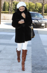 Vanessa Hudgens - arriving for her play 'Gigi' at the Kennedy Center in Washington, 17 января (5xHQ) LWcxVtTa