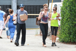 Ian Somerhalder & Nikki Reed - at the farmer's market in Sherman Oaks (July 20, 2014) - 152xHQ LlrCQpUb