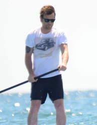 Ewan McGregor - Ewan McGregor - paddle boarding while on vacation - April 20, 2015 - 11xHQ MIGVV84r