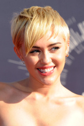 Miley Cyrus - 2014 MTV Video Music Awards in Los Angeles, August 24, 2014 - 350xHQ MOsb82RI