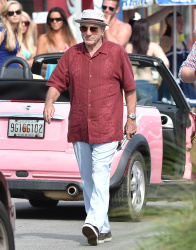 Zac Efron & Robert De Niro - On the set of Dirty Grandpa in Tybee Island,Giorgia 2015.04.27 - 53xHQ MRDA6Pjw