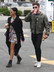 Zac Efron & Sami Miró - leaving The Oaks Gourmet,Los Feliz,Los Angeles 2015.04.23 - 20xHQ MRew3DTV